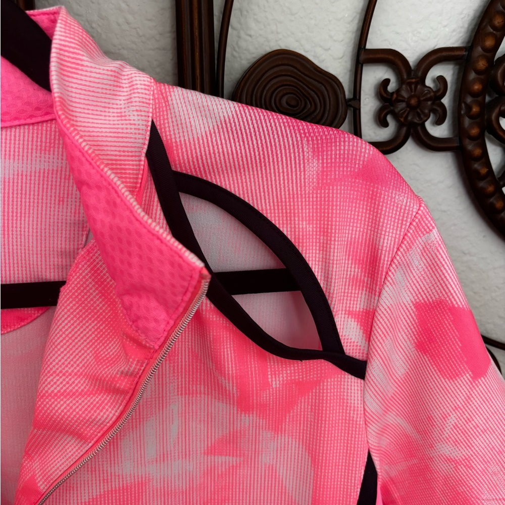 Tail White Label Bright Pink Patterned Golf Top NWOT - Picture 4 of 4